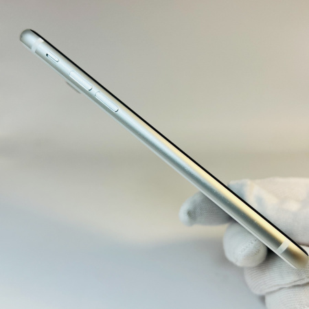 iPhone SE 2020 б/у Состояние "Отличный"