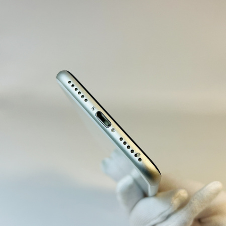 iPhone SE 2020 б/у Состояние "Удовлетворительный"