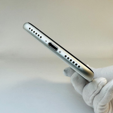 iPhone SE 2020 б/у Состояние "Отличный"